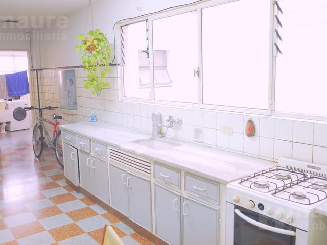 Semipiso de 3 dormitorios con dependencia y espacio guardacoche en venta en Belgrano