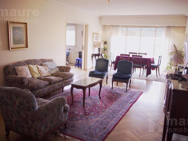 Semipiso de 3 dormitorios con dependencia y espacio guardacoche en venta en Belgrano
