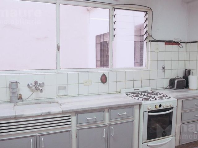 Semipiso de 3 dormitorios con dependencia y espacio guardacoche en venta en Belgrano