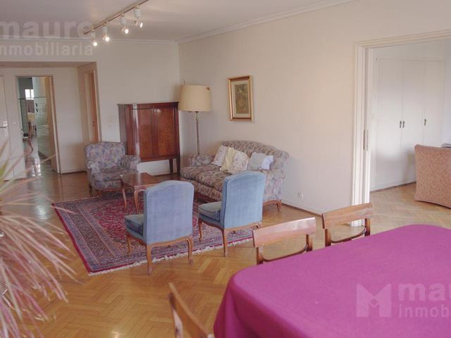 Semipiso de 3 dormitorios con dependencia y espacio guardacoche en venta en Belgrano