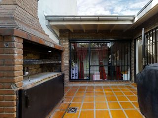 Casa 6 ambientes Venta en Punta Chica con Jardin