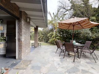 Casa 6 ambientes Venta en Punta Chica con Jardin