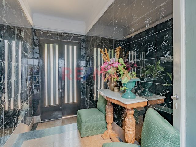 Venta casa 7 ambientes Flores USAB2