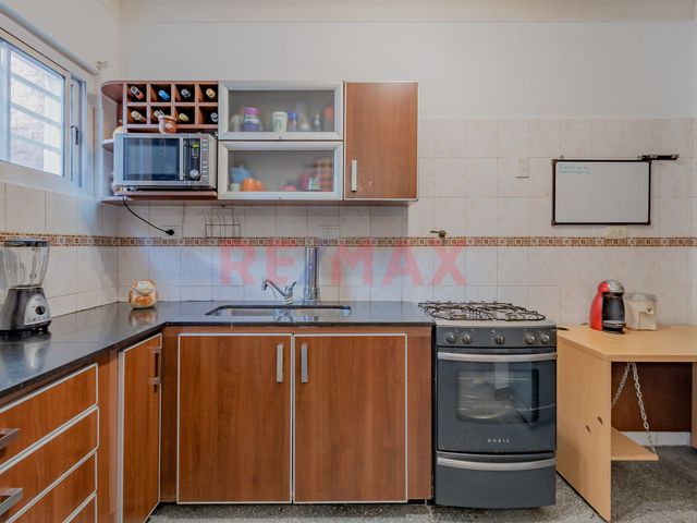 Venta casa 7 ambientes Flores USAB2