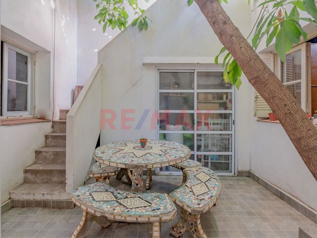 Venta casa 7 ambientes Flores USAB2