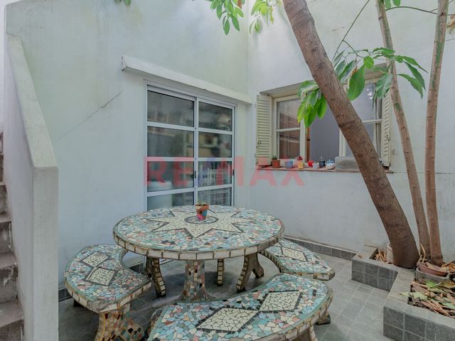 Venta casa 7 ambientes Flores USAB2