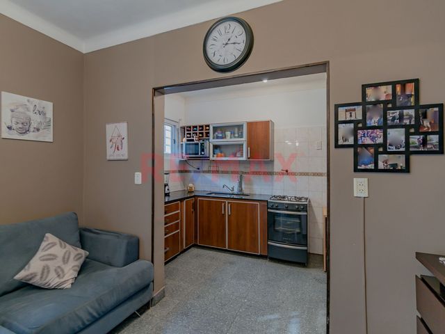 Venta casa 7 ambientes Flores USAB2