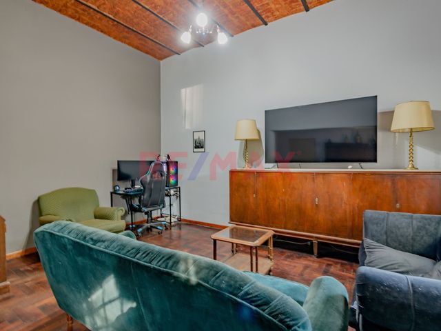 Venta casa 7 ambientes Flores USAB2