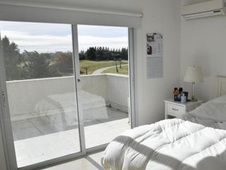 Foto 3 de Casa en venta con vista al lago en barrio El Golf, Nordelta