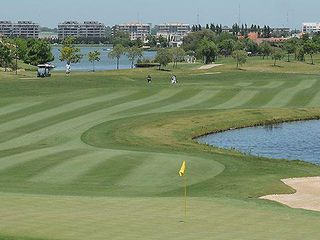 Foto 10 de Casa en venta con vista al lago en barrio El Golf, Nordelta