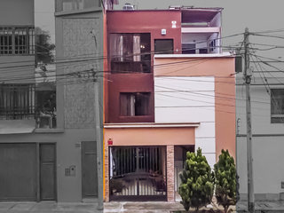 Foto 1 de EN PRODUCCIÓN AUDIOVISUAL

  🏡 ¡Vive FRENTE A PARQUE y rodeado de tranquilidad. Se vende esta hermosa casa de 4 pisos ! 🌳🌞

   - Área de terreno: