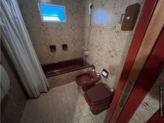 Foto 17 de Hermoso y solido Chalet 6 amb. Gran lote B. Constitucion