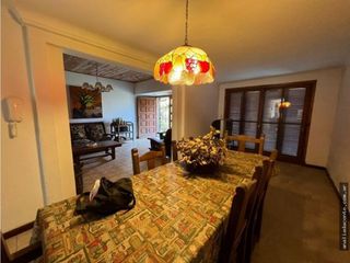 Foto 5 de Hermoso y solido Chalet 6 amb. Gran lote B. Constitucion