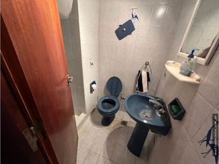 Foto 9 de Hermoso y solido Chalet 6 amb. Gran lote B. Constitucion