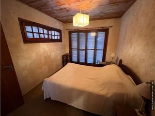 Foto 15 de Hermoso y solido Chalet 6 amb. Gran lote B. Constitucion