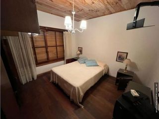 Foto 12 de Hermoso y solido Chalet 6 amb. Gran lote B. Constitucion