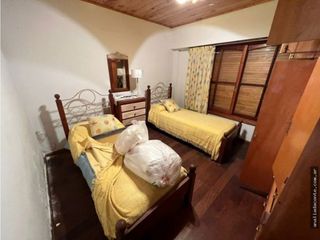 Foto 14 de Hermoso y solido Chalet 6 amb. Gran lote B. Constitucion