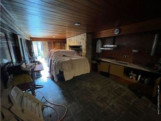 Foto 7 de Hermoso y solido Chalet 6 amb. Gran lote B. Constitucion