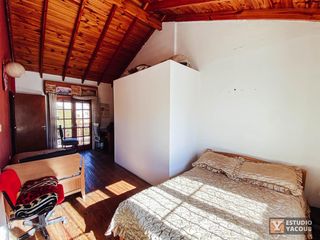 Casa en venta - 5 dormitorios 2 baños - 300mts2 - La Plata