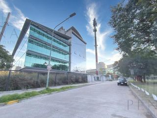 Semipiso amoblado en Vicente López en edificio de gran categoría AA - Seguridad - 6 cocheras