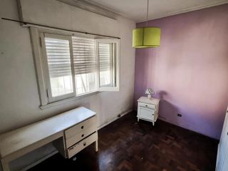 Casa en venta - 2 Dormitorios 1 Baño - Cocheras - City Bell, La Plata