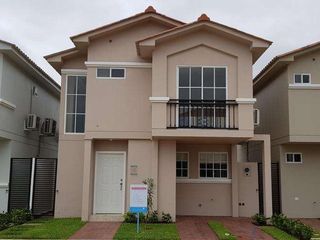 Foto 4 de Venta de Casa Modelo Acuarela en la Urb. Casa Laguna, Samborondon, C.C.Dorado y Plaza Batan