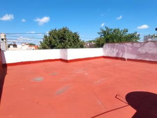 CASA DE 4 AMBIENTES, LOTE PROPIO, CON PATIO Y TERRAZA, A MTS AV LOS CORRALES