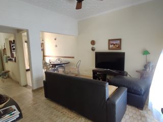 CASA DE 4 AMBIENTES, LOTE PROPIO, CON PATIO Y TERRAZA, A MTS AV LOS CORRALES