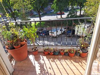 Departamento en venta de  5 ambientes con balcón y  dependencia de servicio - Belgrano
