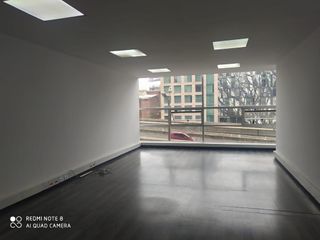 Foto 2 de oficina en arriendo/venta en torre rem. Cod V4088