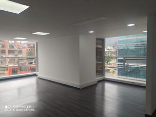 Foto 1 de oficina en arriendo/venta en torre rem. Cod V4088