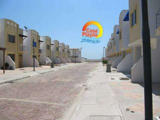 Vendo villa amoblada en Playas, ciudadela cerrada con salida al mar, piscina y seguridad