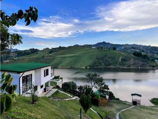 Live the Dream: House with incredible views in Guatape