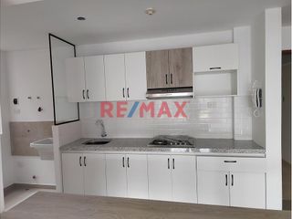 Foto 17 de ¡Vive la comodidad Frente al parque! y con una vista increíble 🏡🌳

Descubre este amplio departamento de 📐87 m² en el noveno piso de un moderno edifi