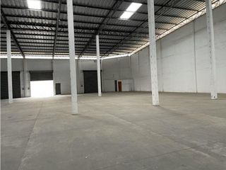Alquiler de Bodega Industrial en Complejo 4900 m² Vía Durán - Tambo