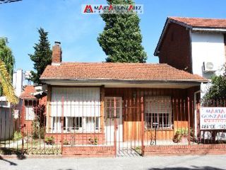 Casa  en Venta Villa Sarmiento / Moron (A120 3433)