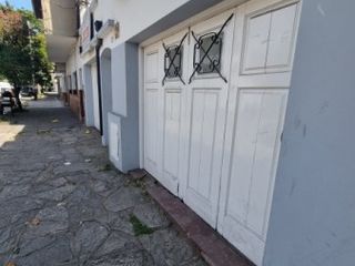 Foto 3 de casa con dos garages