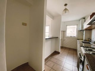 DEPARTAMENTO 2 AMBIENTES VENTA CASTELAR COCHERA