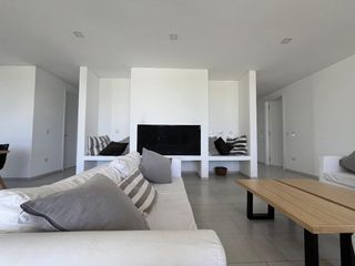 Foto 12 de Casa en Alquiler- Ecuestre Lote 409 de Costa Esmeralda - Fondo a la laguna