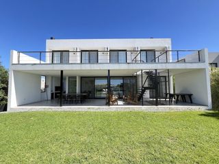 Foto 49 de Casa en Alquiler- Ecuestre Lote 409 de Costa Esmeralda - Fondo a la laguna