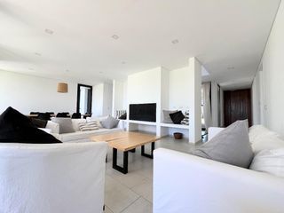 Foto 1 de Casa en Alquiler- Ecuestre Lote 409 de Costa Esmeralda - Fondo a la laguna