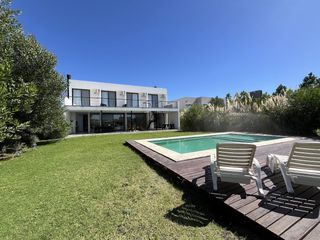 Foto 51 de Casa en Alquiler- Ecuestre Lote 409 de Costa Esmeralda - Fondo a la laguna