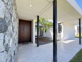 Foto 4 de Casa en Alquiler- Ecuestre Lote 409 de Costa Esmeralda - Fondo a la laguna