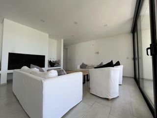 Foto 11 de Casa en Alquiler- Ecuestre Lote 409 de Costa Esmeralda - Fondo a la laguna