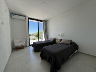 Foto 34 de Casa en Alquiler- Ecuestre Lote 409 de Costa Esmeralda - Fondo a la laguna