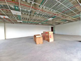 Foto 2 de VENTA DE OFICINA EN EL SECTOR BOSQUS DE PINO