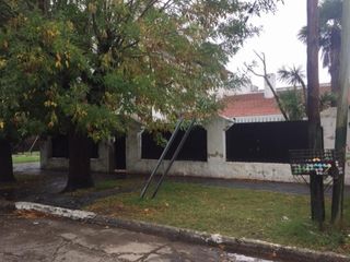 Foto 4 de HERMOSA CASA DE 5 AMBIENTES EN BANFIELD.