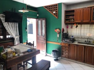 Foto 9 de HERMOSA CASA DE 5 AMBIENTES EN BANFIELD.