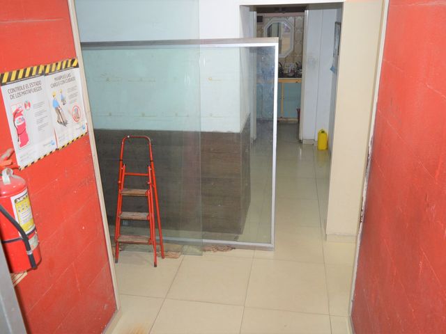 LOCAL Y DEPOSITO COMERCIAL AVENIDA PRINCIPAL