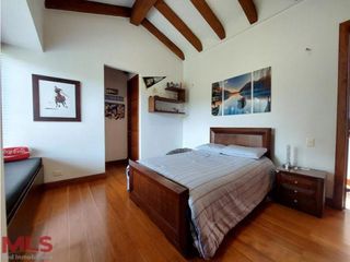 Hermosa Casa En El Alto de Las Palmas(MLS#236280)